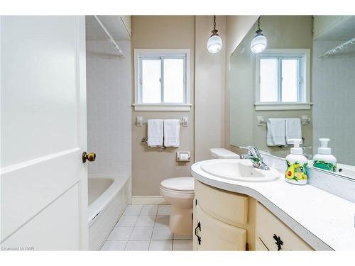 9 Water Street, St. Catharines, ON - Indoor Photo Showing Bathroom