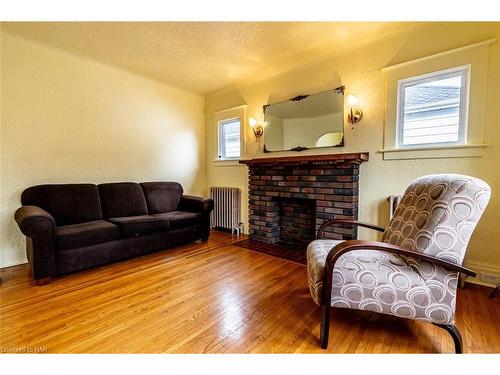 9 Water Street, St. Catharines, ON - Indoor Photo Showing Living Room With Fireplace