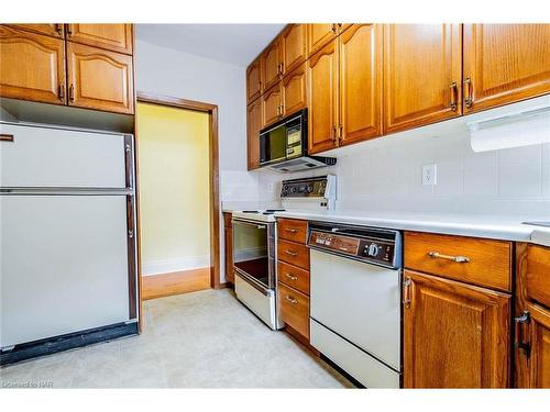 9 Water Street, St. Catharines, ON - Indoor Photo Showing Kitchen