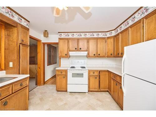 5644 Green Avenue, Niagara Falls, ON - Indoor Photo Showing Kitchen