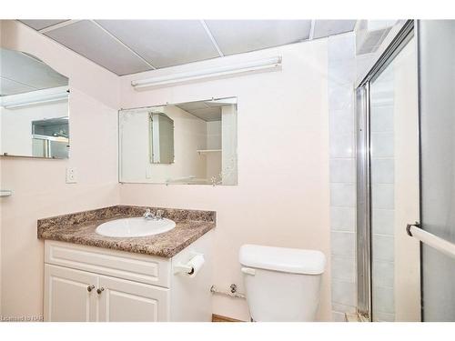 5644 Green Avenue, Niagara Falls, ON - Indoor Photo Showing Bathroom