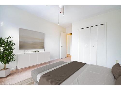 306-485 Thorold Road, Welland, ON - Indoor Photo Showing Bedroom