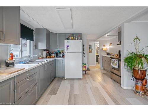 22 Inglewood Road, St. Catharines, ON - Indoor Photo Showing Kitchen