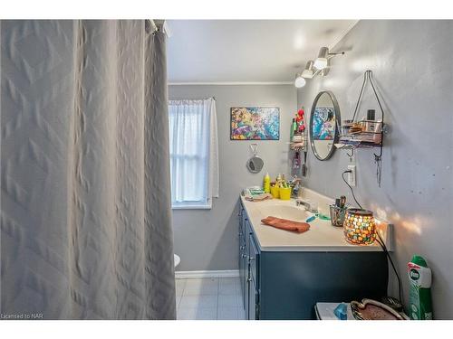 22 Inglewood Road, St. Catharines, ON - Indoor Photo Showing Bathroom