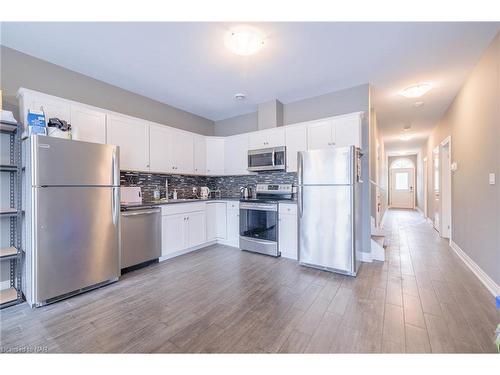 80 B Townline Road W, St. Catharines, ON - Indoor Photo Showing Kitchen With Stainless Steel Kitchen With Upgraded Kitchen