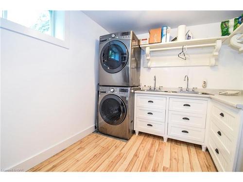 250 Niven Road, Niagara-On-The-Lake, ON - Indoor Photo Showing Laundry Room