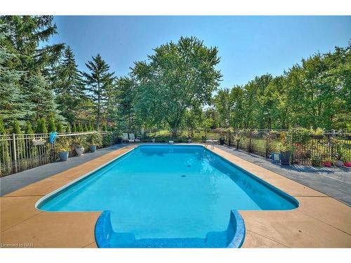 4025 Niagara River Parkway, Fort Erie, ON - Outdoor With In Ground Pool With Backyard