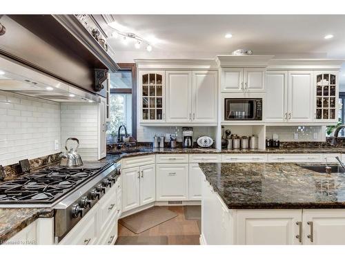 4025 Niagara River Parkway, Fort Erie, ON - Indoor Photo Showing Kitchen With Upgraded Kitchen