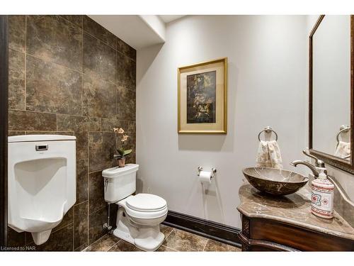 4025 Niagara River Parkway, Fort Erie, ON - Indoor Photo Showing Bathroom