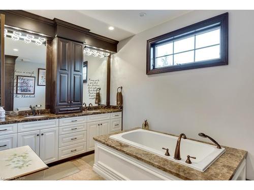 4025 Niagara River Parkway, Fort Erie, ON - Indoor Photo Showing Bathroom