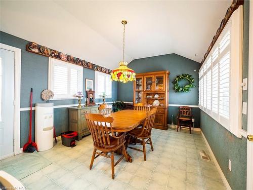 10571 Lakeshore Road W, Wainfleet, ON - Indoor Photo Showing Dining Room