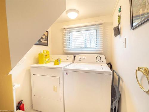 10571 Lakeshore Road W, Wainfleet, ON - Indoor Photo Showing Laundry Room