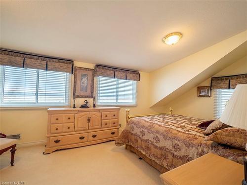 10571 Lakeshore Road W, Wainfleet, ON - Indoor Photo Showing Bedroom