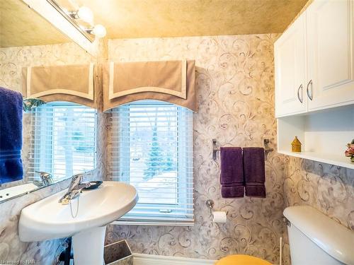 10571 Lakeshore Road W, Wainfleet, ON - Indoor Photo Showing Bathroom