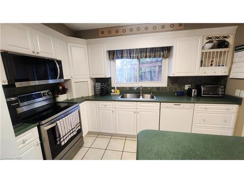 44 Rosemore Road, St. Catharines, ON - Indoor Photo Showing Kitchen With Double Sink