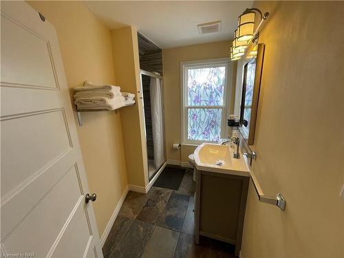 4713 Cookman Crescent, Niagara Falls, ON - Indoor Photo Showing Bathroom