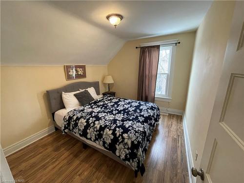 4713 Cookman Crescent, Niagara Falls, ON - Indoor Photo Showing Bedroom