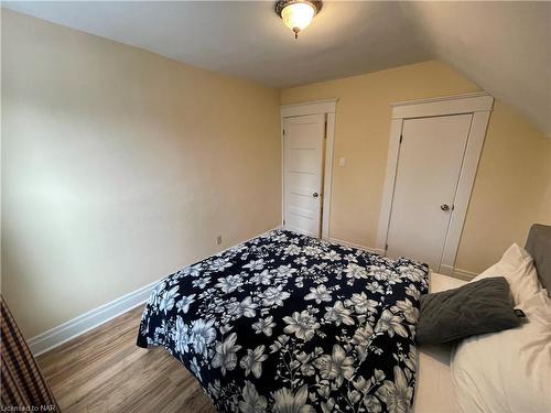 4713 Cookman Crescent, Niagara Falls, ON - Indoor Photo Showing Bedroom