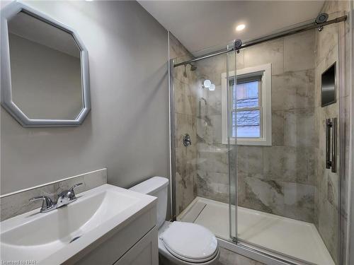 1410 Balfour Street, Fenwick, ON - Indoor Photo Showing Bathroom