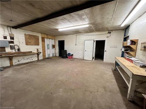 1410 Balfour Street, Fenwick, ON - Indoor Photo Showing Garage