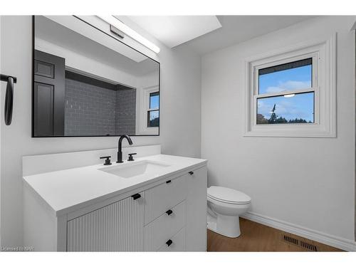 140 Tanbark Road, St. Davids, ON - Indoor Photo Showing Bathroom