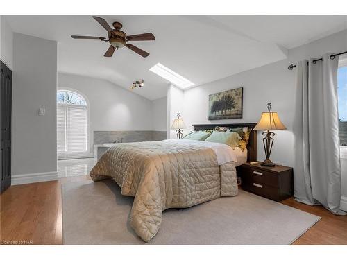 5810 Brookfield Avenue, Niagara Falls, ON - Indoor Photo Showing Bedroom