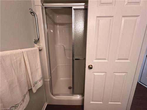28-121 Glen Morris Drive, St. Catharines, ON - Indoor Photo Showing Bathroom