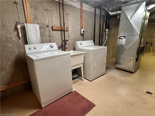 28-121 Glen Morris Drive, St. Catharines, ON - Indoor Photo Showing Laundry Room