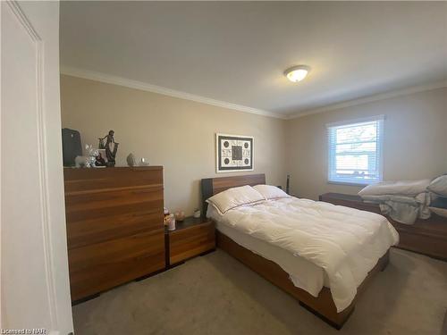 498 North Mill Street, Fort Erie, ON - Indoor Photo Showing Bedroom