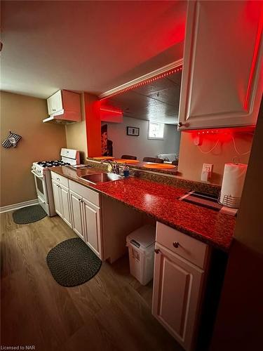 5161 Stamford Street, Niagara Falls, ON - Indoor Photo Showing Kitchen