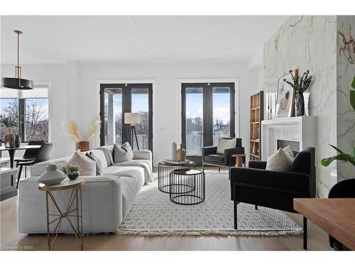 6506 Lucia Drive, Niagara Falls, ON - Indoor Photo Showing Living Room