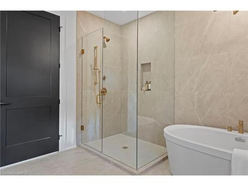 6506 Lucia Drive, Niagara Falls, ON - Indoor Photo Showing Bathroom