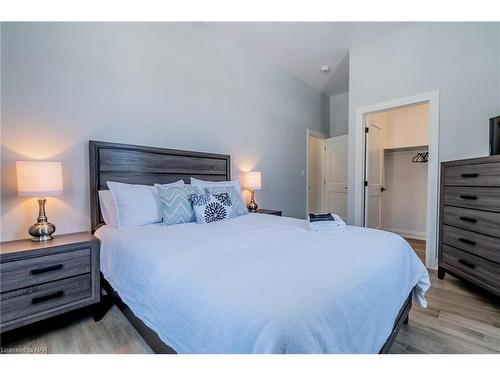1-7472 Mountain Road, Niagara Falls, ON - Indoor Photo Showing Bedroom