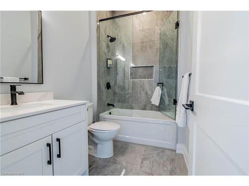 1-7472 Mountain Road, Niagara Falls, ON - Indoor Photo Showing Bathroom