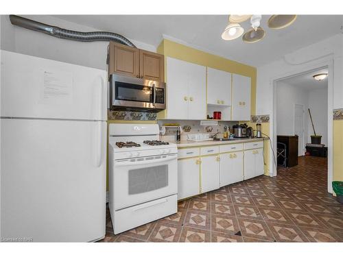 252 Vine Street, St. Catharines, ON - Indoor Photo Showing Kitchen With Double Sink