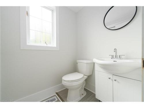 62 Bertie Street, Fort Erie, ON - Indoor Photo Showing Bathroom