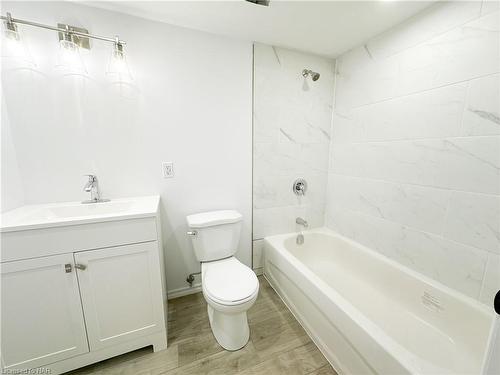 233 Pelham Road, St. Catharines, ON - Indoor Photo Showing Bathroom