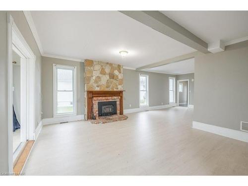 967 Niagara Parkway, Fort Erie, ON - Indoor Photo Showing Living Room With Fireplace