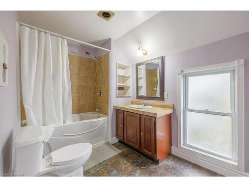 967 Niagara Parkway, Fort Erie, ON - Indoor Photo Showing Bathroom