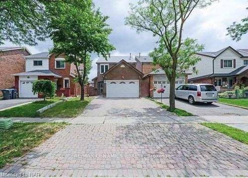 7 Slater Circle W, Brampton, ON - Outdoor With Facade