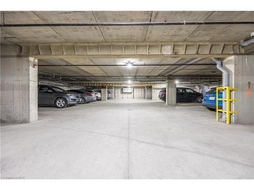 10 Albert Street E, Thorold, ON - Indoor Photo Showing Garage