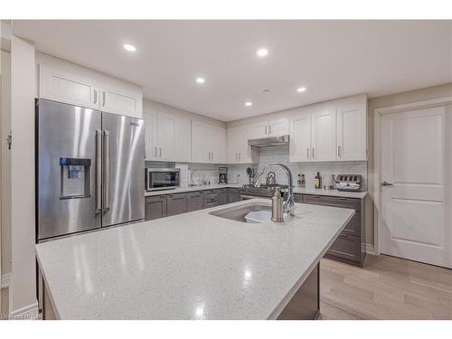 10 Albert Street E, Thorold, ON - Indoor Photo Showing Kitchen