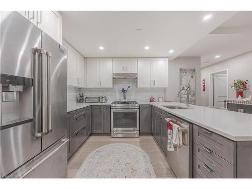 10 Albert Street E, Thorold, ON - Indoor Photo Showing Kitchen With Upgraded Kitchen