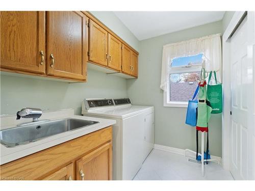 15 Wilberforce Avenue, Niagara-On-The-Lake, ON - Indoor Photo Showing Laundry Room