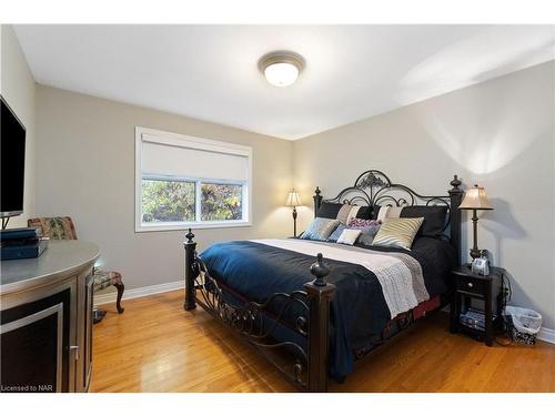15 Wilberforce Avenue, Niagara-On-The-Lake, ON - Indoor Photo Showing Bedroom