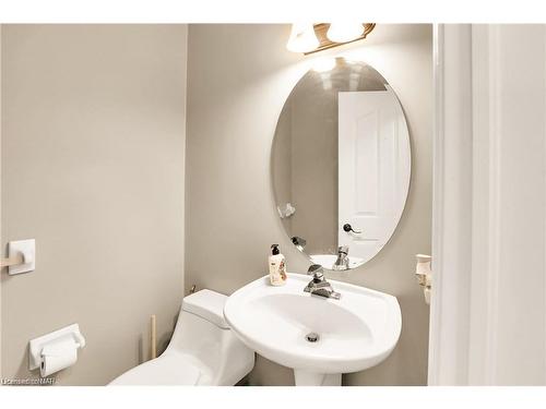 17 Melrose Avenue, Port Robinson, ON - Indoor Photo Showing Bathroom