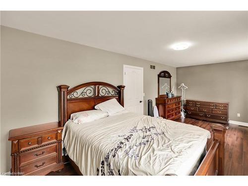 17 Melrose Avenue, Port Robinson, ON - Indoor Photo Showing Bedroom