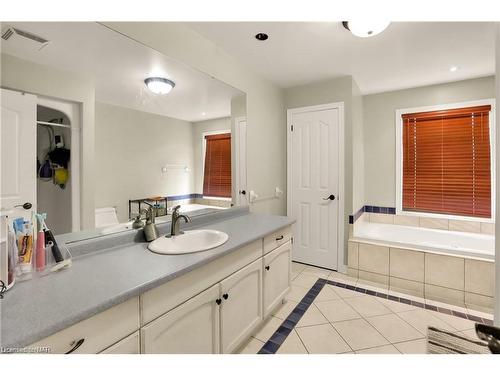 17 Melrose Avenue, Port Robinson, ON - Indoor Photo Showing Bathroom