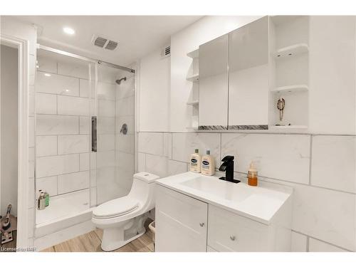 17 Melrose Avenue, Port Robinson, ON - Indoor Photo Showing Bathroom