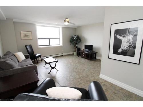 804-141 Church Street, St. Catharines, ON - Indoor Photo Showing Kitchen